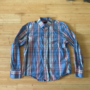 Untuck it medium top button up